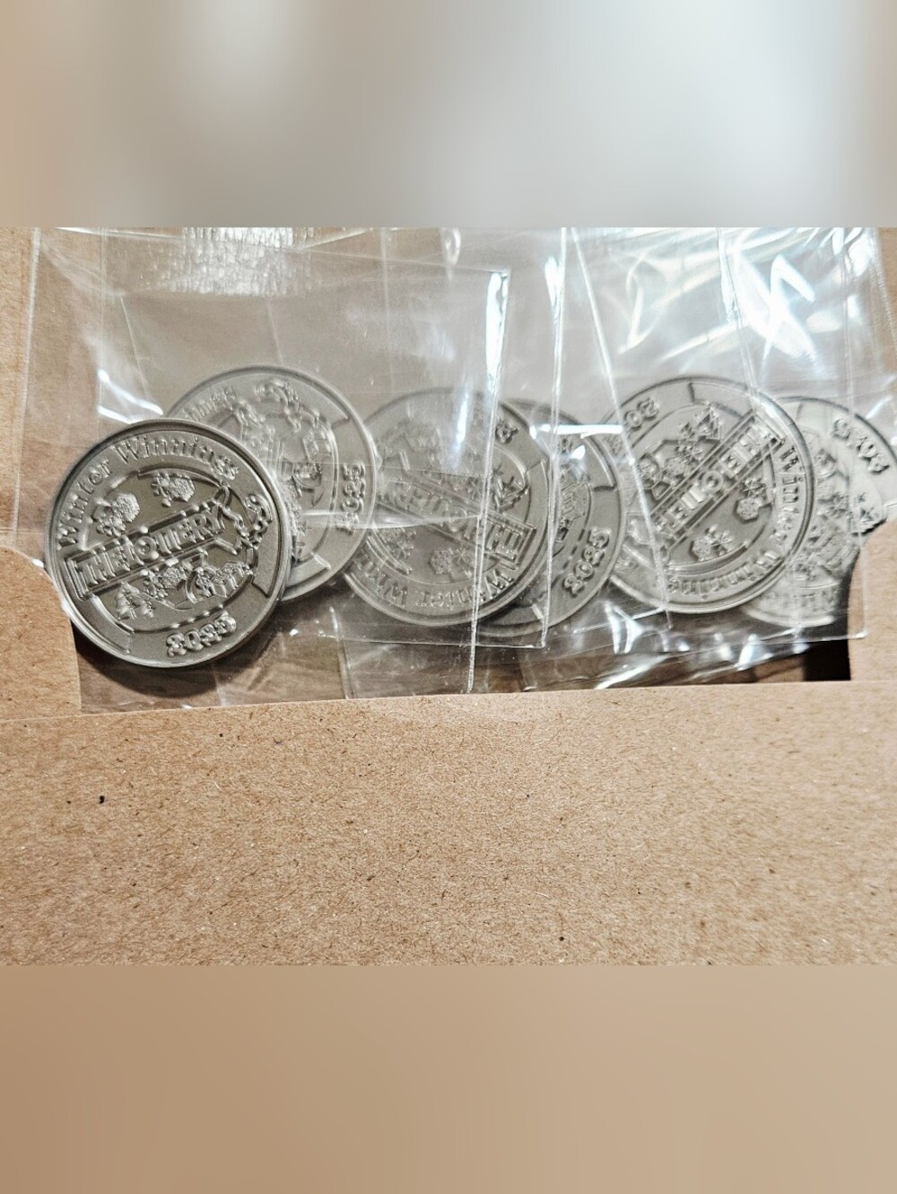 NWT 》8×《 THE LOTTERY "WINTER WINNINGS 2025" SCRATCHER COIN COLLECTIBLES!